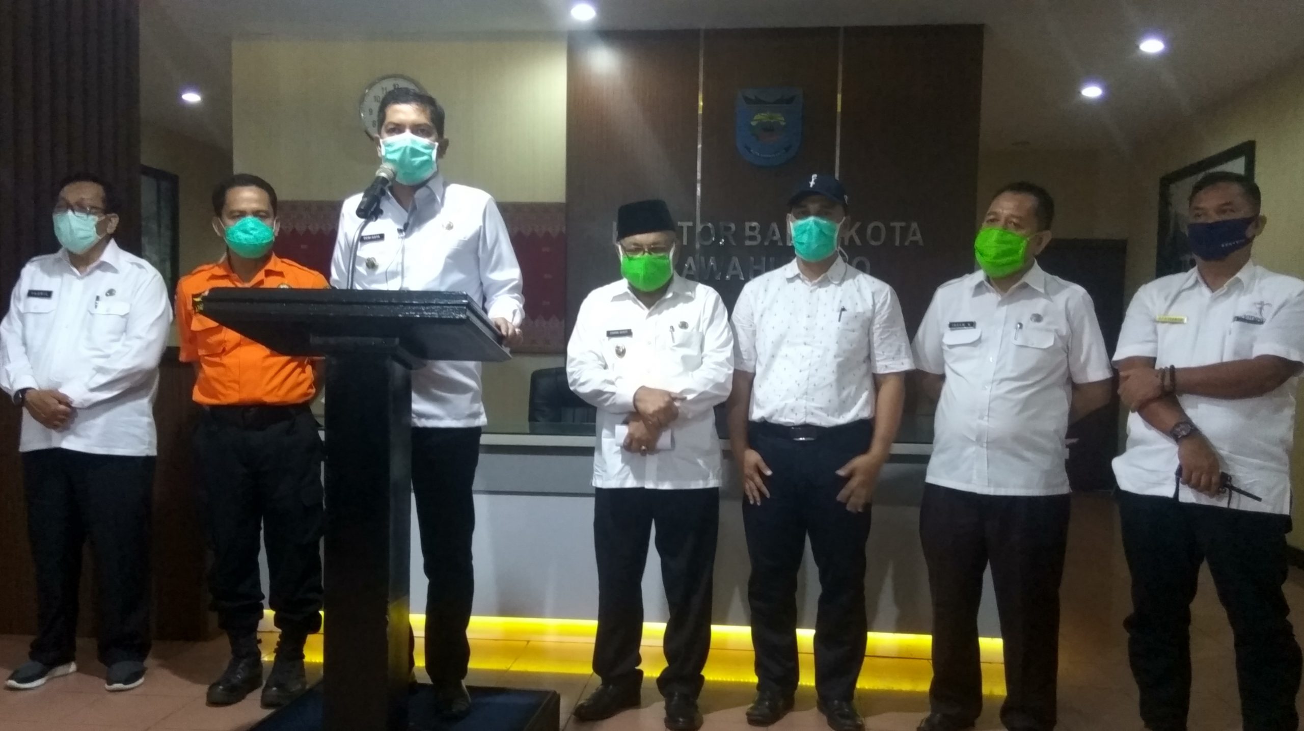 Foto Dokter, Perawat dan Pegawai RSUD Sawahlunto Dikarantina