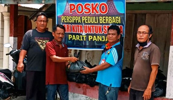 Foto Ketua DPW PPP Sumbar Hariadi Bagikan 700 Bantuan Paket Sembako