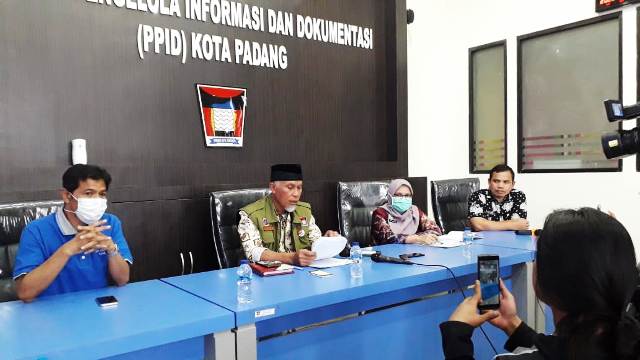 Foto 3.000 Ton Beras untuk Warga terdampak Korona di Padang