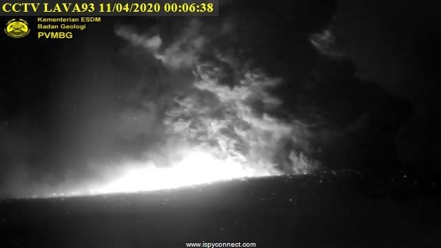 Foto Gunung Anak Krakatau Erupsi