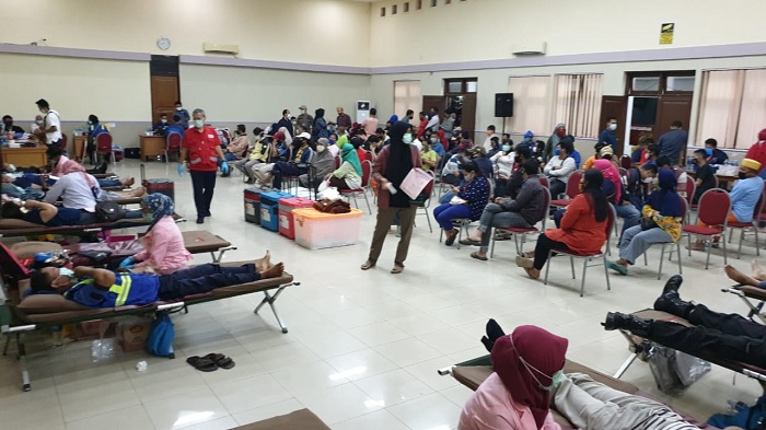 Foto Aksi Donor Darah Ramadan Malam Kedua Makin Membludak