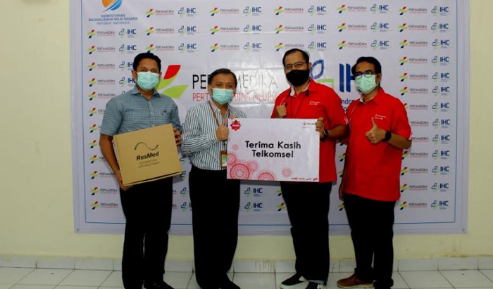 Foto Telkomsel Serahkan Bantuan Ventilator kepada Rumah Sakit Pertamina Dumai