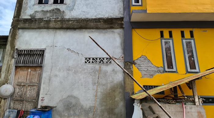 Foto Pascagempa M 4,8 di Aceh, Satu Ruko dan Kantor Mukim Rusak Berat