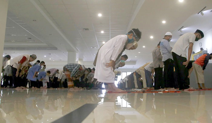 Foto Gubernur Laksanakan Shalat Gerhana Matahari di Masjid Raya Sumbar