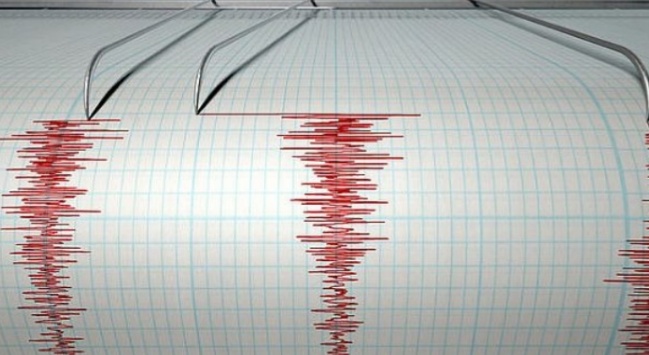 Foto Gempa 5,4 Magnitudo Dirasakan Warga Serang dan Jakarta
