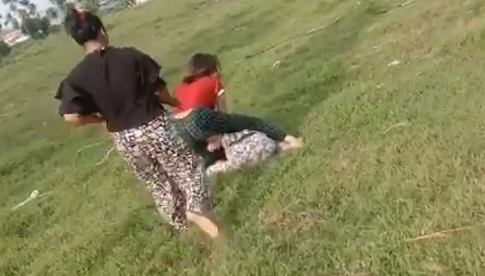 Foto Viral Video Wanita Lakukan Kekerasan di Padang, Ini Kata Kapolsek