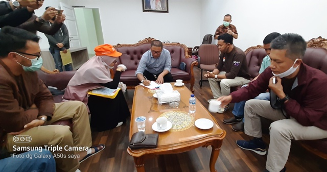 Foto Petugas PPDP KPU Bukittinggi Lakukan Coklit di Rumah Dinas Walikota
