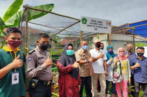 Foto Tim KKN Unitas Luncurkan Green House di Padang Utara