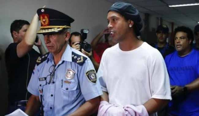 Foto Ronaldinho Bebas Usai Ditahan 5 Bulan di Paraguay