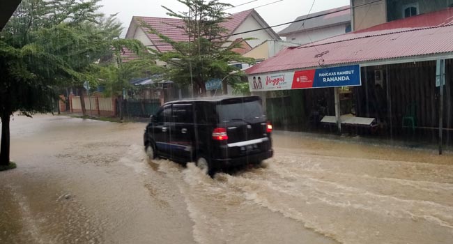 Foto Banjir Rendam Sejumlah Wilayah di Pesisir Selatan