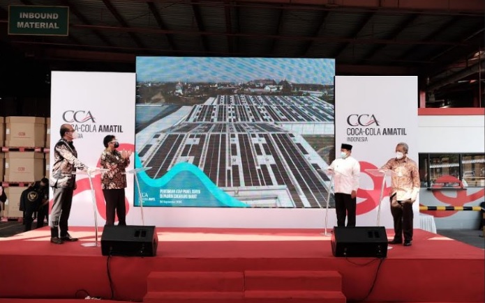 Foto Coca-cola Amatil Indonesia Resmikan Atap Panel Surya Terbesar di Asia Tenggara