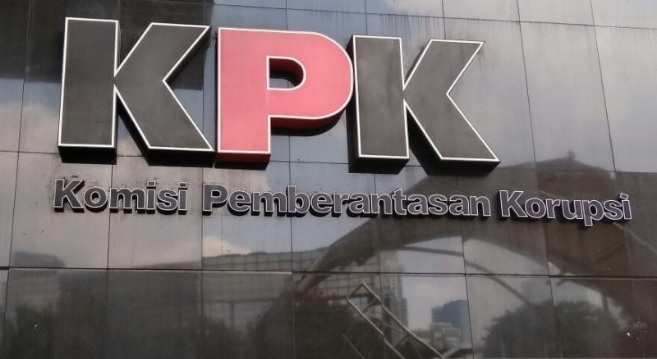 Foto Ditetapkan Tersangka, KPK Bawa Walikota Tanjungbalai ke Jakarta