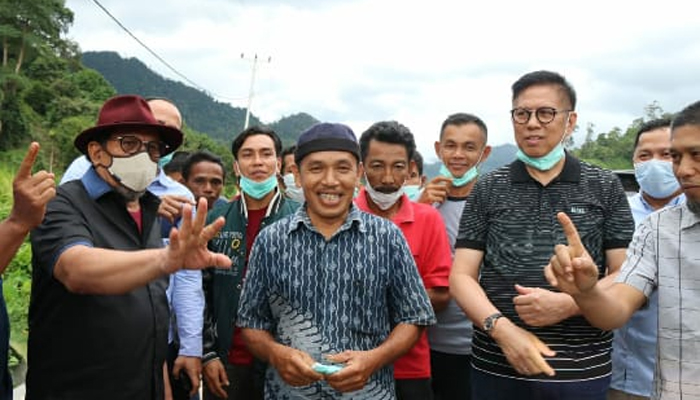 Foto Kunjungi Daerah Terisolir di Pesisir Selatan, Masyarakat Tumpangkan Harapan Perubahan kepada Mulyadi