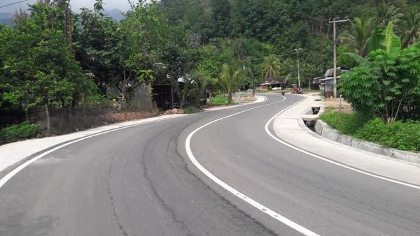 Foto 15 Km Jalan di Padang Licin dan Mulus