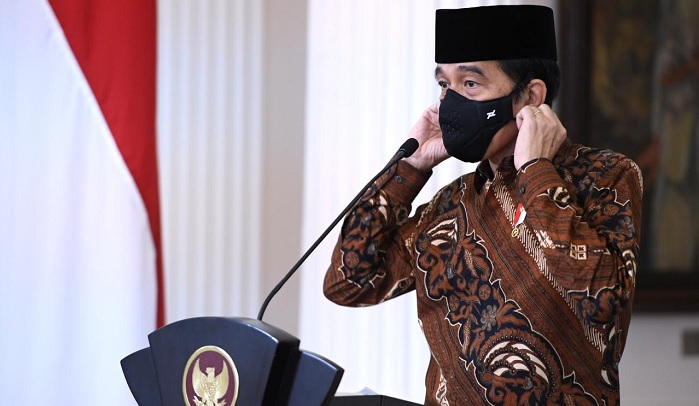 Foto Jokowi Serahkan Pemberlakuan PPKM Darurat kepada Airlangga Hartarto
