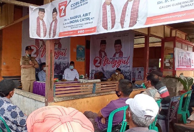 Foto Pedagang Lontong Berharap Nasrul Abit Buka Sekolah Kembali