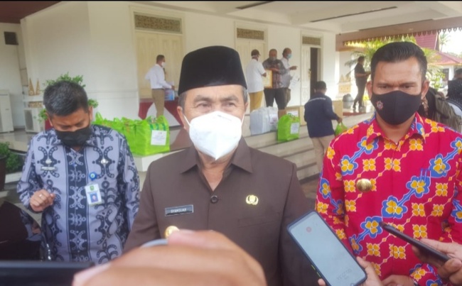 Foto Ini Penyebab Gubernur Riau Tak Isolasi Mandiri