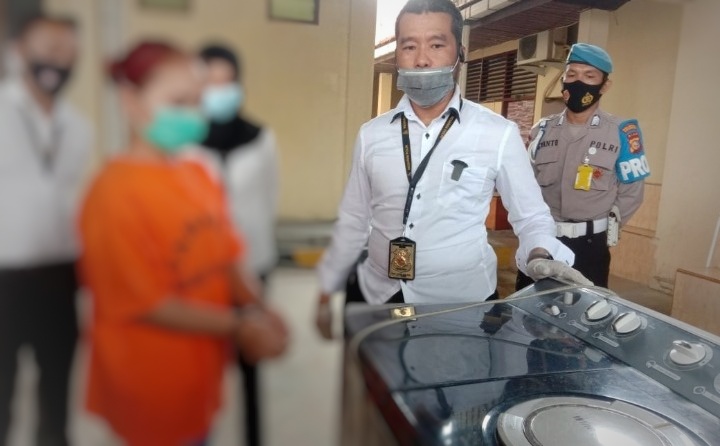 Foto Ini yang Ditemukan Polisi Saat Geledah Rumah Janda 'RR' di Pekanbaru