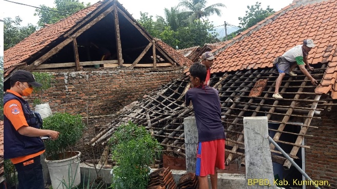 Foto 23 Rumah Warga Kuningan Rusak Akibat Guncangan Gempa M4,2