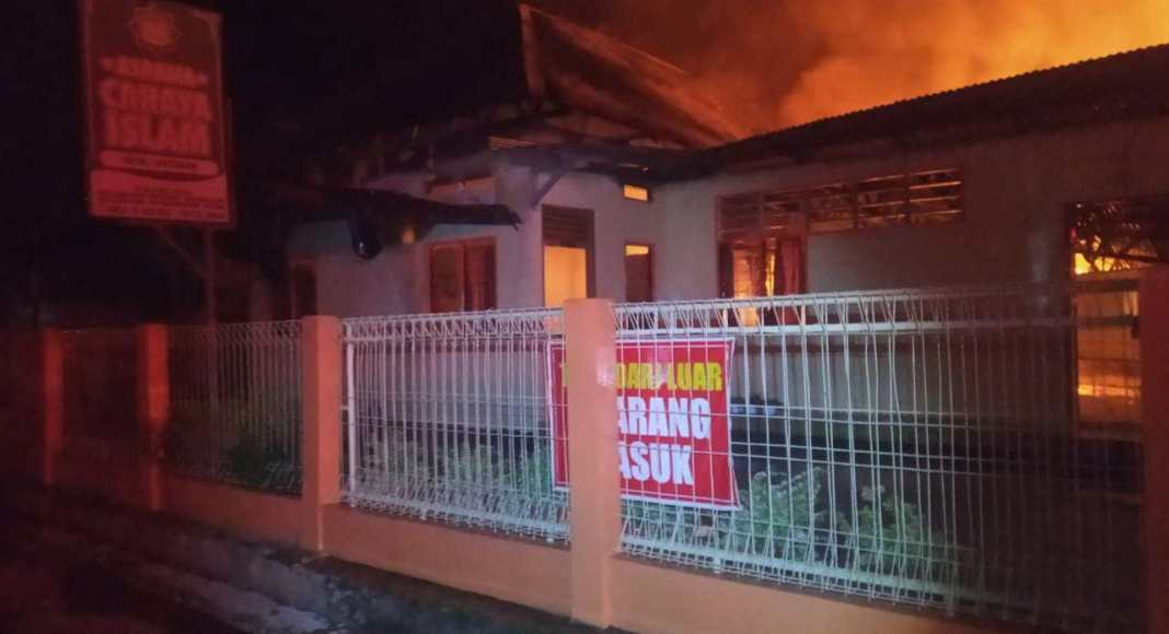 Foto Kebakaran di Asrama Putri Pondok Pesantren Cahaya Islam Payakumbuh