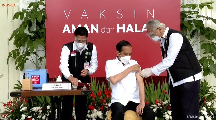 Foto Disuntik Vaksin Covid-19, Jokowi: Tidak Terasa Sama Sekali
