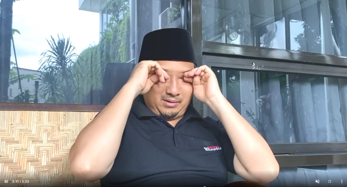 Foto Ustaz Yusuf Mansur Berurai Air Mata Kisahkan Perjalanan Dakwah Syekh Ali Jaber di Indonesia
