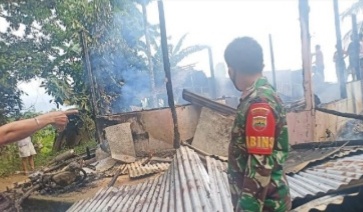 Foto Kebakaran Padang Priaman, Rumah dan Motor Jadi Abu