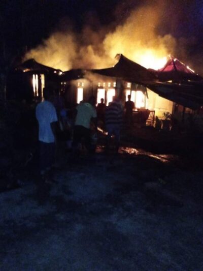 Foto Kebakaran di Paninjauan, Satu Rumah Hangus