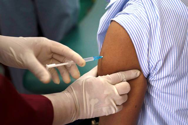 Foto Penerima Vaksin Lengkap Capai 67,91 juta Jiwa Penduduk Indonesia