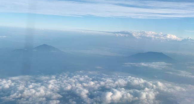 Foto Terbang ke Batam, Melihat Tri Arga dari Angkasa