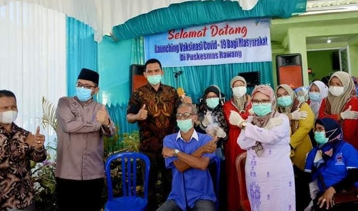 Foto Pemko Padang Lakukan Vaksinasi Tahap Dua Bagi Pekerja Layanan Publik dan Lansia