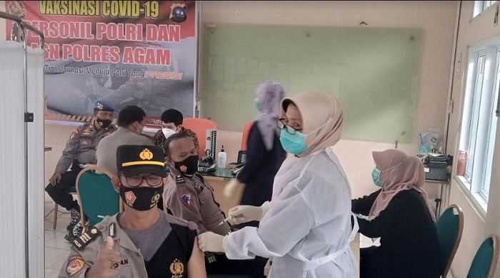 Foto Personel dan ASN Polres Agam Jalani Vaksinasi Covid-19