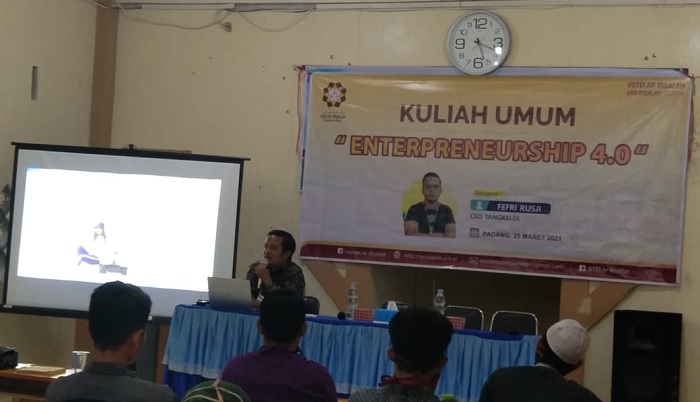 Foto STEI Ar Risalah Gelar Kuliah Umum Enterpreneurship 4.0, Narasumber Owner Tangkelek 