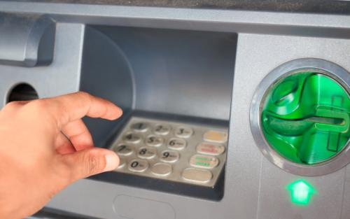 Foto Nasabah Keluhkan Banyak ATM Tak Berfungsi