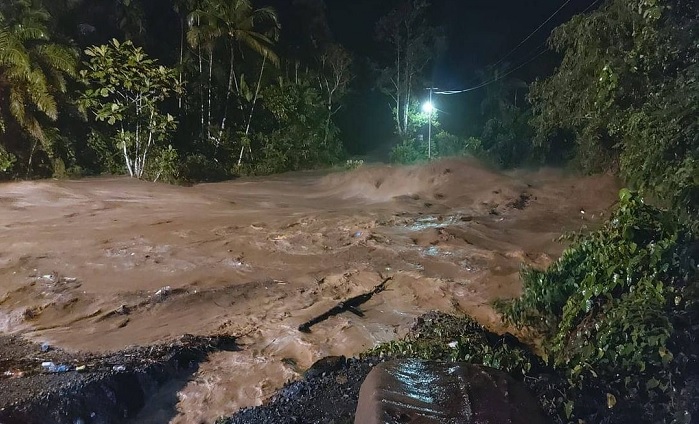 Foto Hujan Deras, Tiga Jorong di Manggilang Kebanjiran