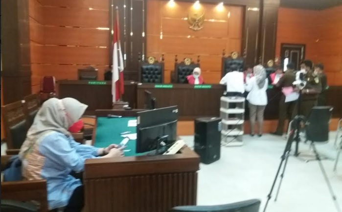 Foto Istri Mantan Walikota Padang Panjang Ajukan PK