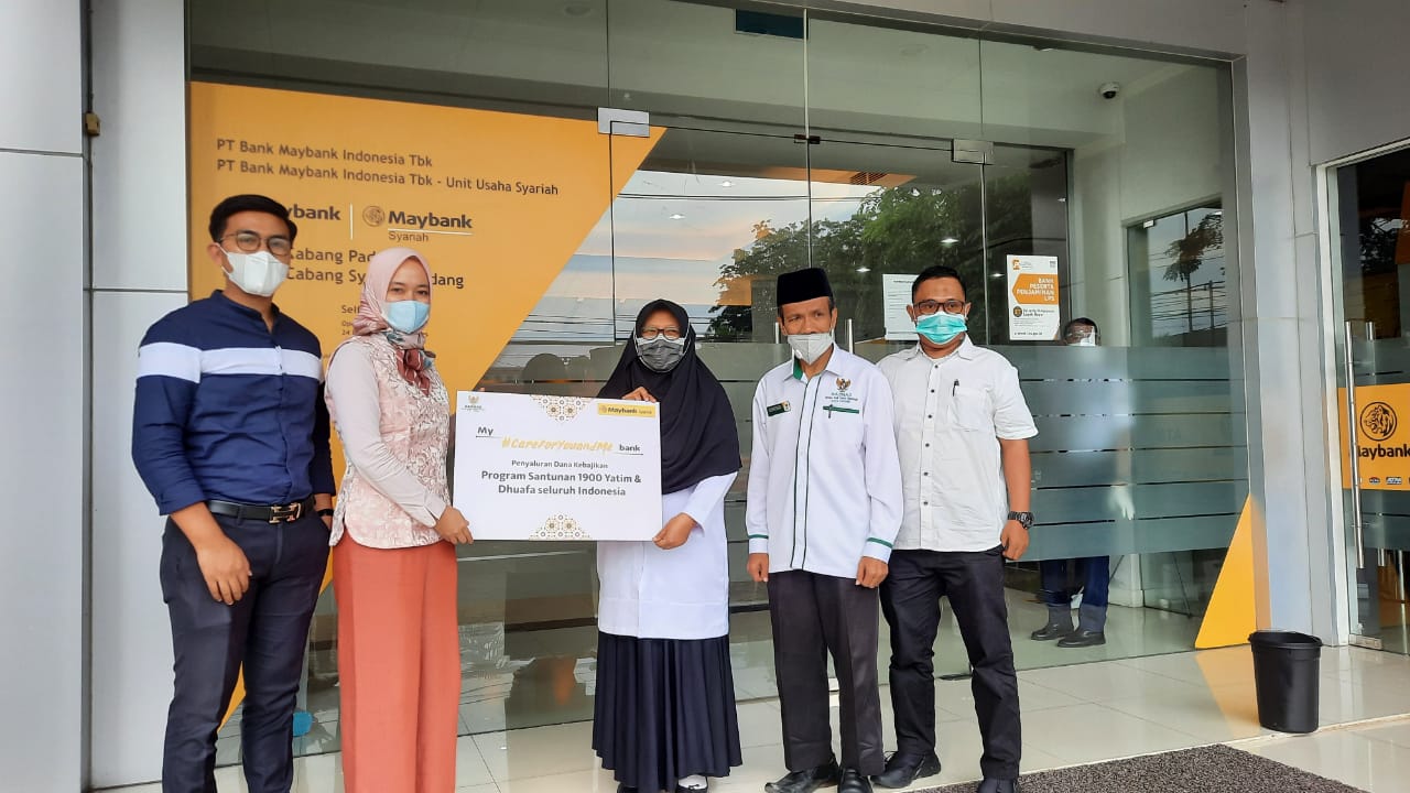 Foto Di Padang Kerjasama Dengan Baznas Program Ramadhan UUS Maybank Indonesia dan Maybank Islamic Jangkau Ribuan Penerima Bantuan