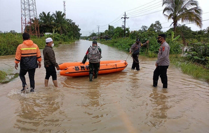 Foto Banjir Hingga 3 Meter Kepung 17 Desa di Aceh Singkil