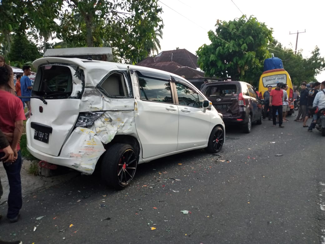 Foto Ini Penyebab Kecelakaan Beruntun di Lapau Talang