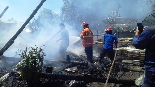 Foto Satu Rumah di Tanjung Alam Terbakar