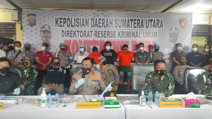 Foto Polisi Tangkap Diduga Pelaku Penembakan Wartawan, 1 di Antaranya Oknum TNI