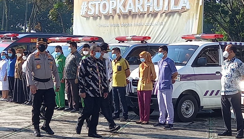 Foto Kawal Penjemputan Serentak Pasien Covid-19, Polda Riau Kerahkan 220 Personil