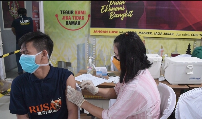 Foto 1000 Warga Binaan di Rutan Pekanbaru Jalani Vaksinasi Pertama