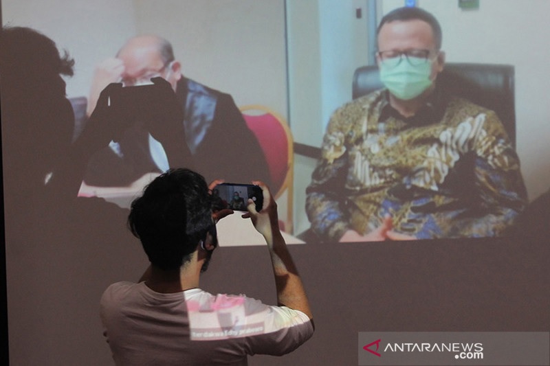 Foto Divonis Lima Tahun Penjara, Mantan Menteri KKP Edhy Prabowo Sedih