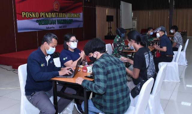 Foto TNI Rekrut Ribuan Nakes Medis dan Non Medis Kejar Target Vaksinasi