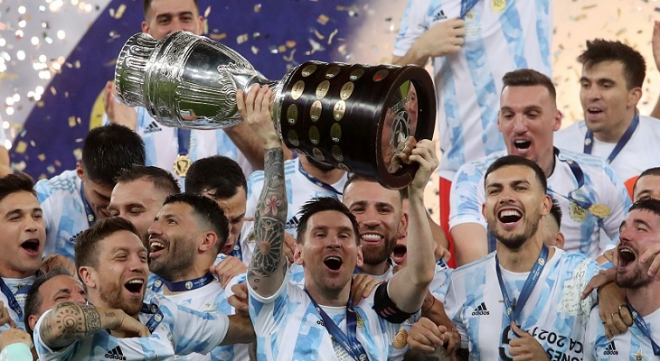 Foto Argentina Juara Copa America, Messi Raih Trofi Perdana