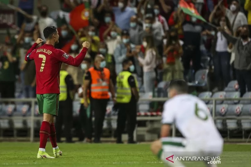 Foto Portugal Kalahkan Irlandia, Ronaldo Pencetak Gol Internasional Sepanjang Masa