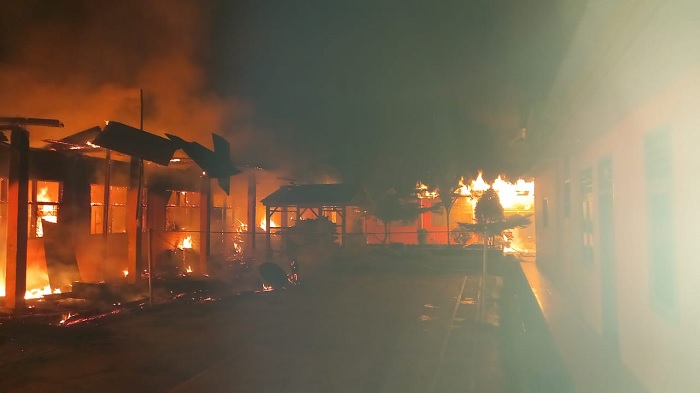 Foto Pondok Pesantren Sitiung Terbakar, Lima Lokal Hangus