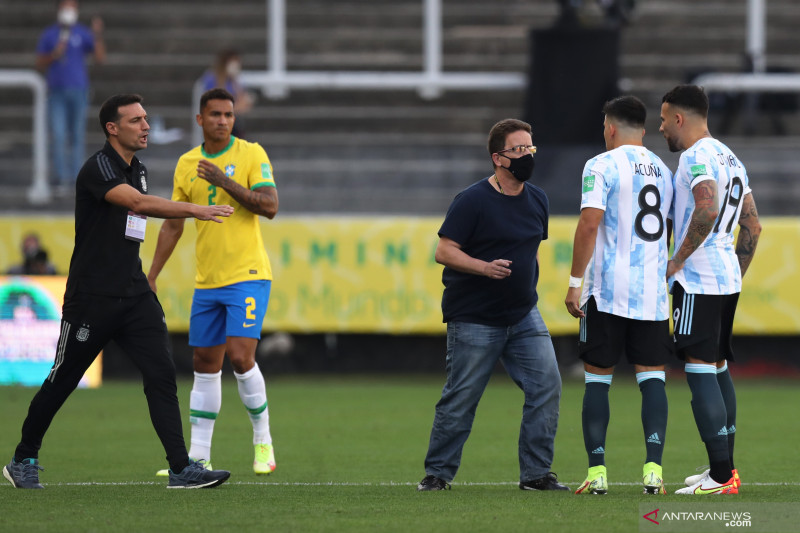Foto Satgas Covid-19 Setempat Hentikan Laga Brasil Vs Argentina
