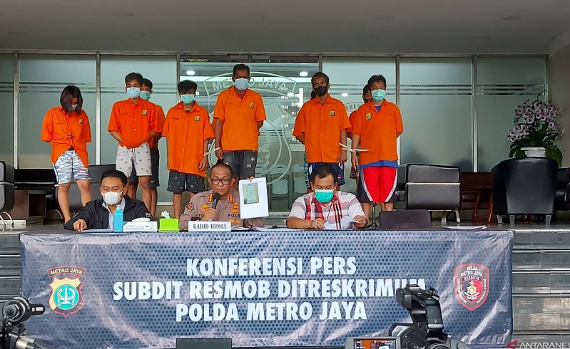Foto Polda Metro Jaya Bongkar Sindikat Penipuan yang Catut Nama Baim Wong